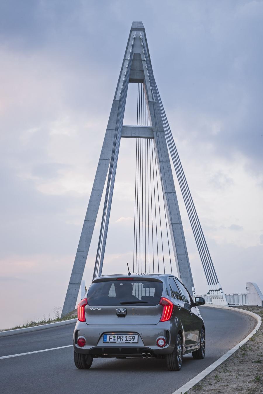  Kia Picanto Sport Pack 5-Door 2015 года  (фото 15 из 27)